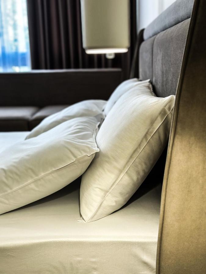 Alexander Rooms Durres Bagian luar foto