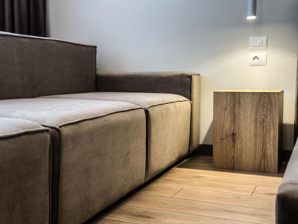 Alexander Rooms Durres Bagian luar foto