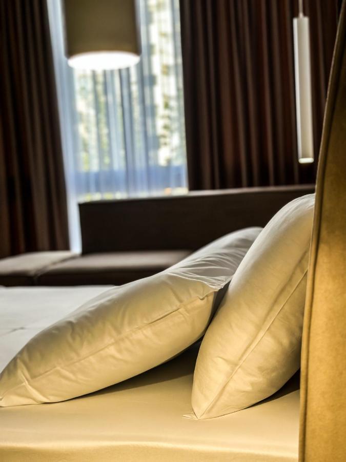 Alexander Rooms Durres Bagian luar foto