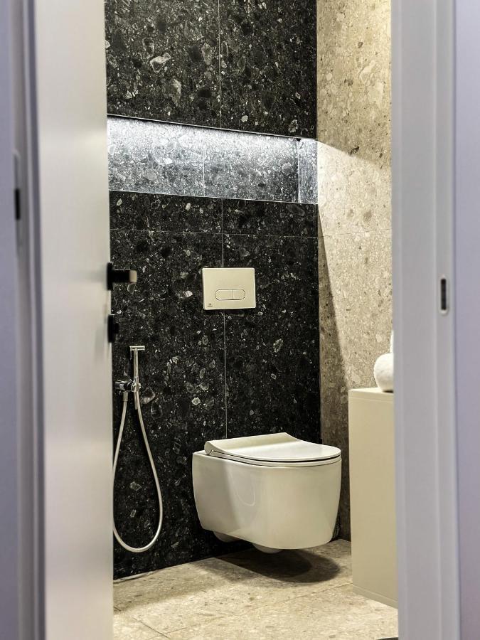 Alexander Rooms Durres Bagian luar foto