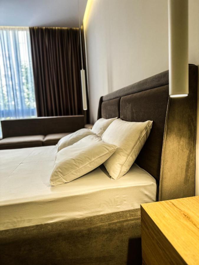 Alexander Rooms Durres Bagian luar foto