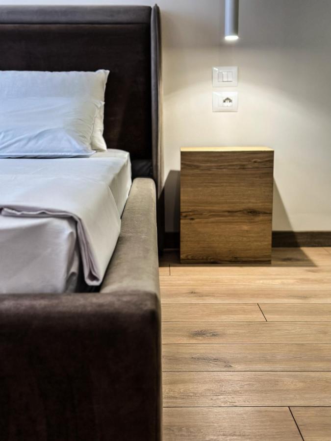 Alexander Rooms Durres Bagian luar foto