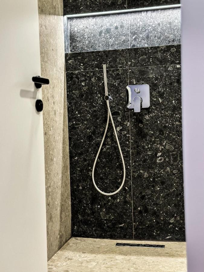 Alexander Rooms Durres Bagian luar foto